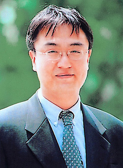 전자공학과 학과장 <strong>이주영</strong>